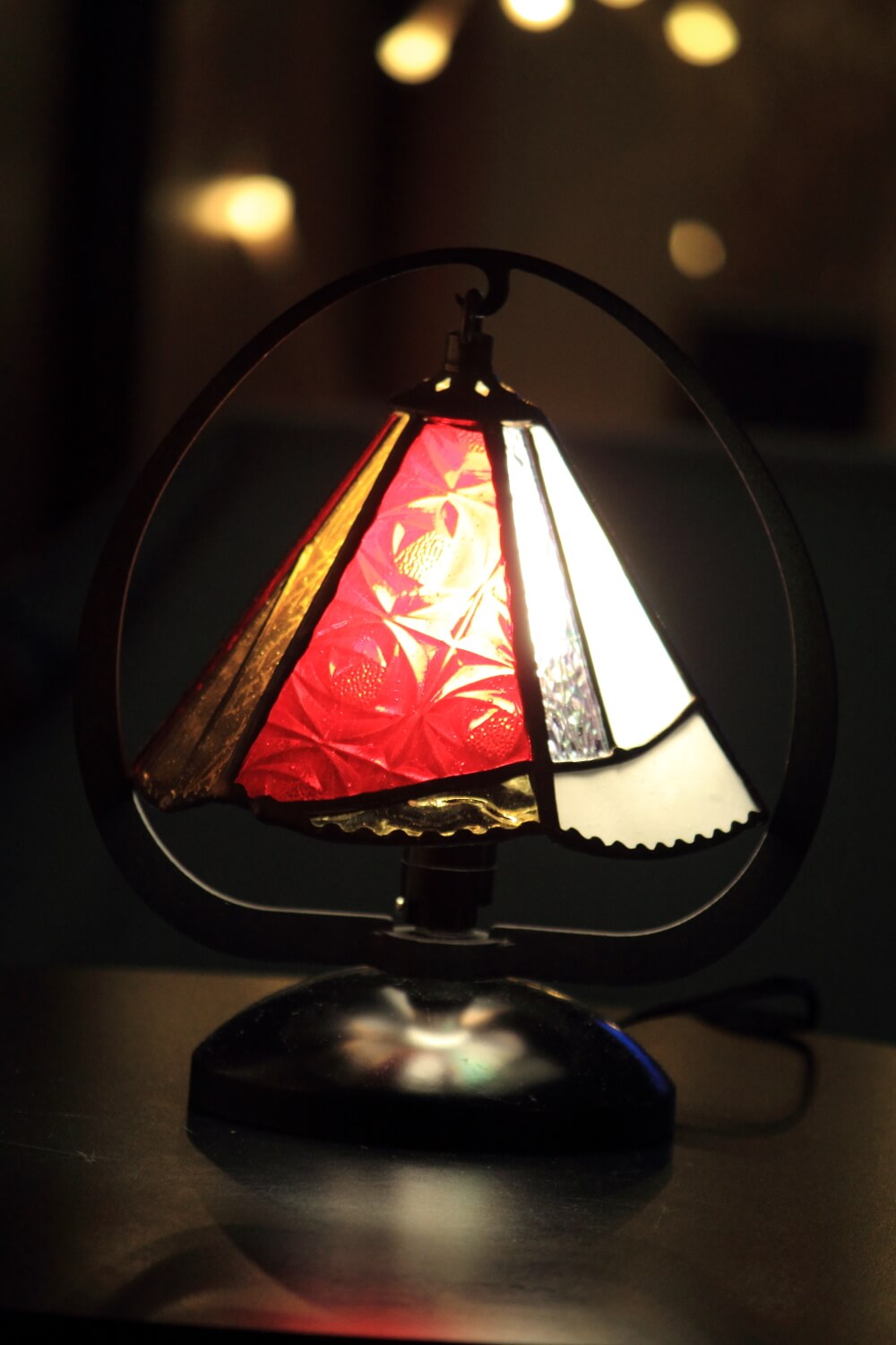丹色（にいろ）｜ステンドグラス・ランプ｜Stained glass Accenti